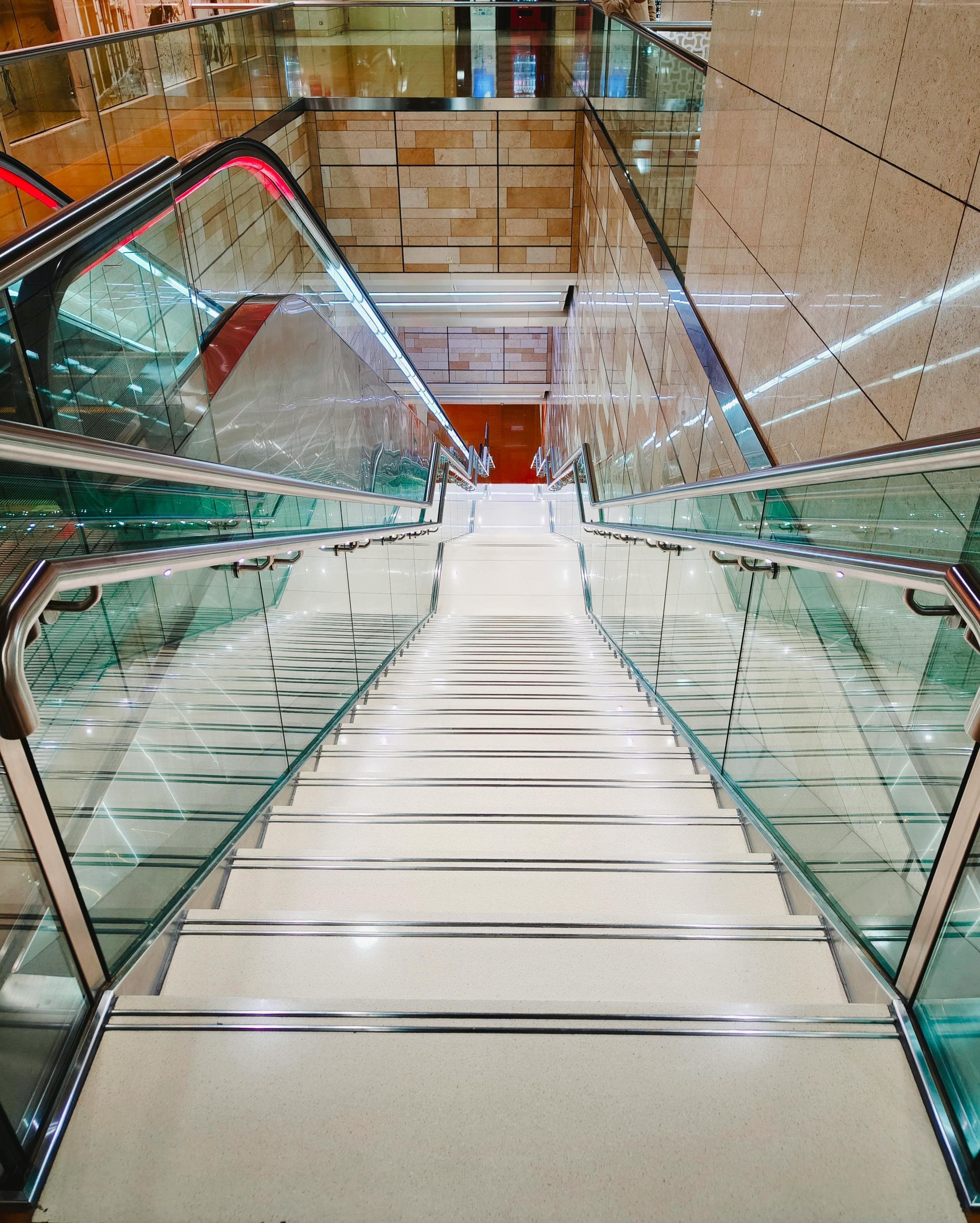 Frameless glass and steel balustrade system installed by NSG