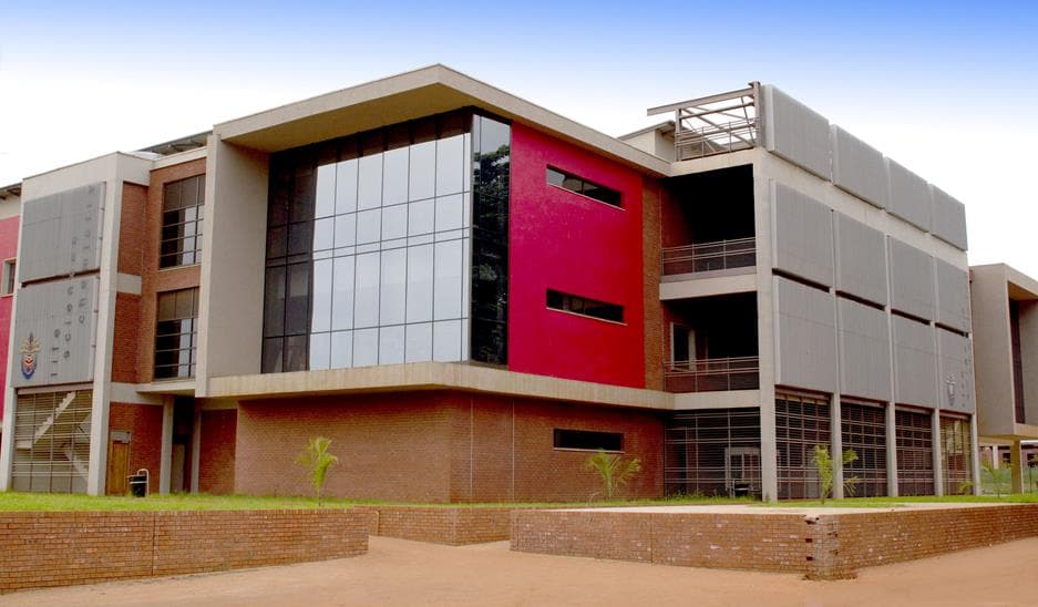Specialist glass products installed for University of Venda laboratory